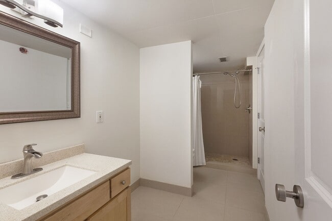 Building Photo - Industrial-Chic 2/2 Loft with Garage Near ...