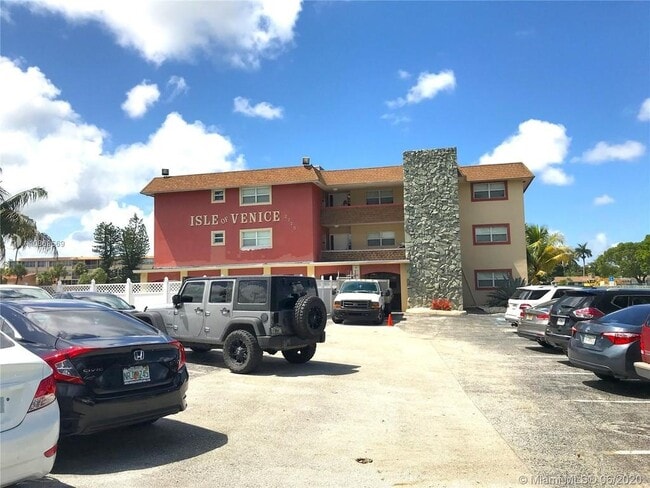 Building Photo - 2775 Taft St