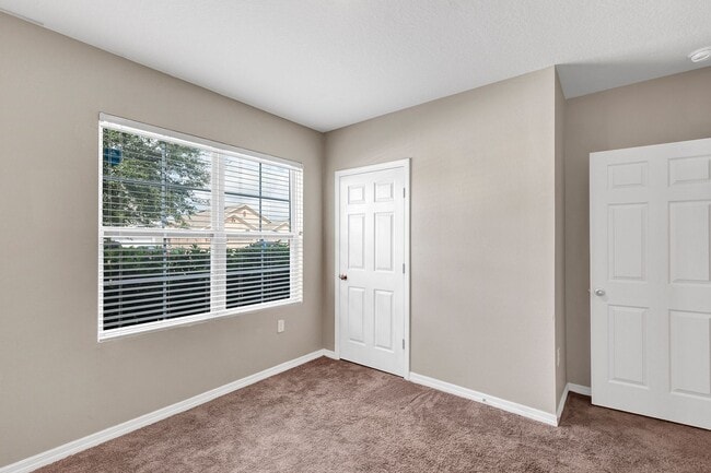 Building Photo - Sunny, Move-In Ready 4-Bed Home in Winter Haven with Modern Finishes and Two-Car Garage