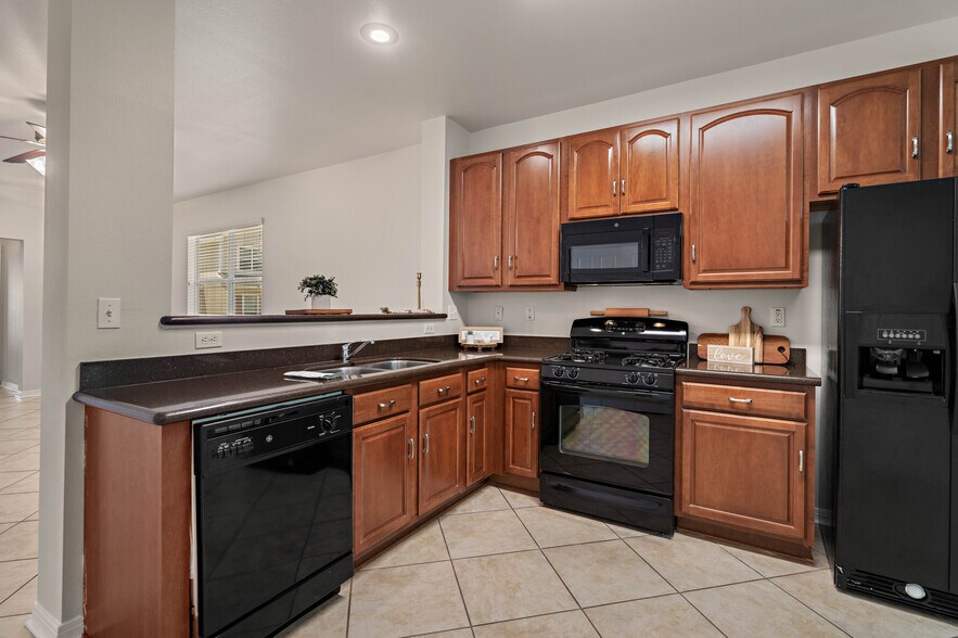 Building Photo - 2084 Dundee Loop N