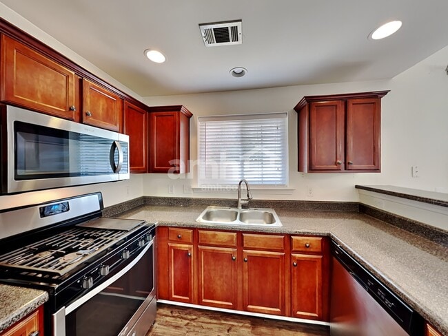 Building Photo - 222 Hiawassee Dr