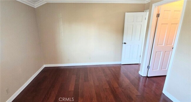 Building Photo - 1400 Post Rd