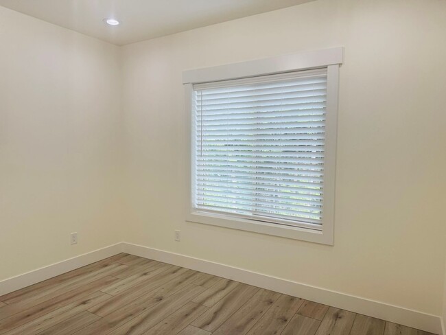 Building Photo - BRAND NEW 1 bedroom, 1 bath in Eaglemont