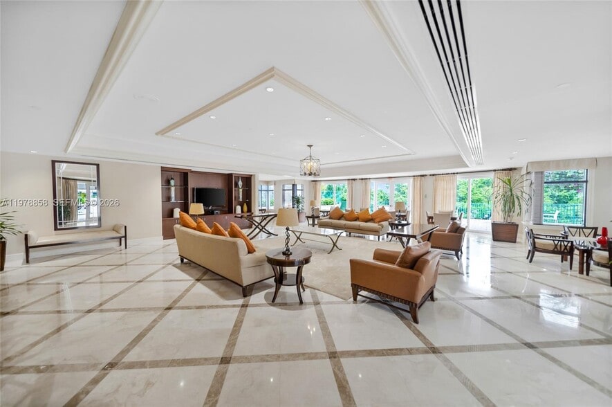 Building Photo - 20000 E Country Club Dr