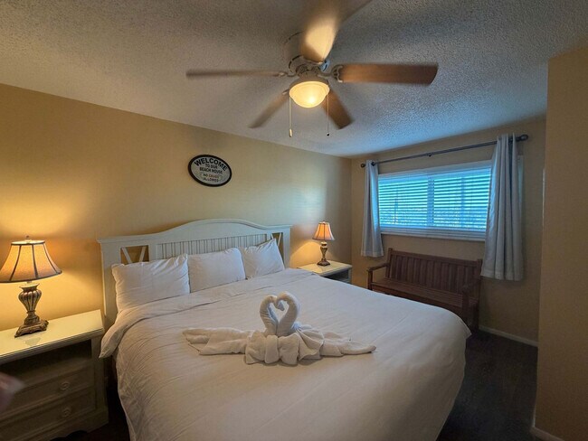 Building Photo - 8743 Thomas Dr