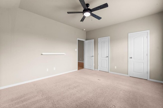 Building Photo - 2827 Lockeridge Oaks Dr