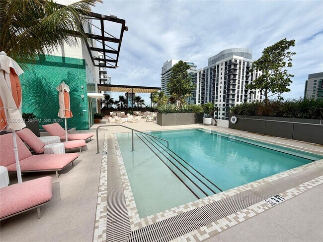 Building Photo - 11 NE 6th St