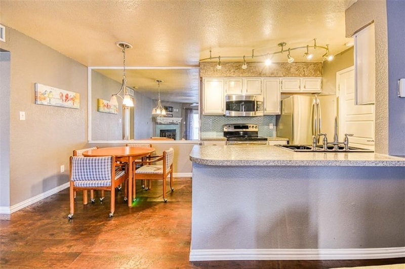 Building Photo - 3000 Chautauqua Ave