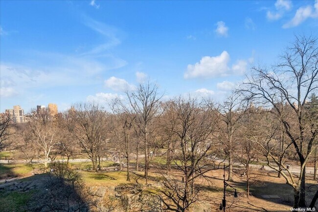 Building Photo - 150 Central Park S