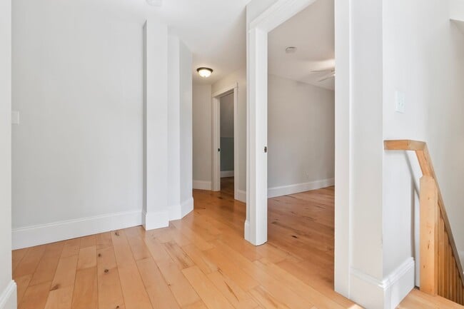 Building Photo - New England Style Farm House for RENT in P...