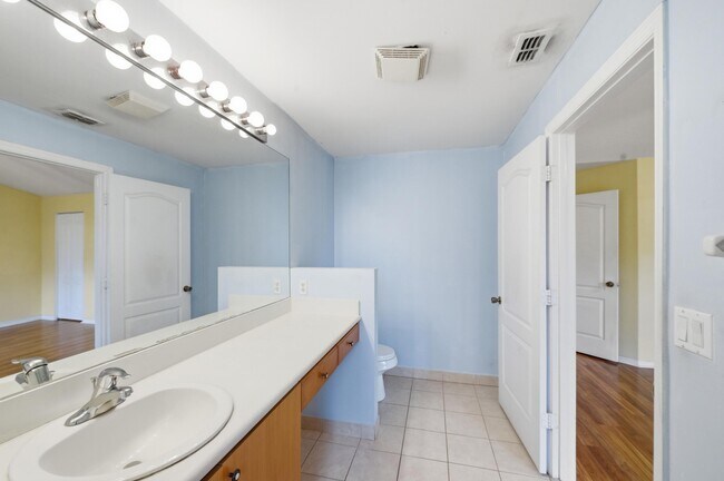 Building Photo - 1810 Seminole Palms Dr