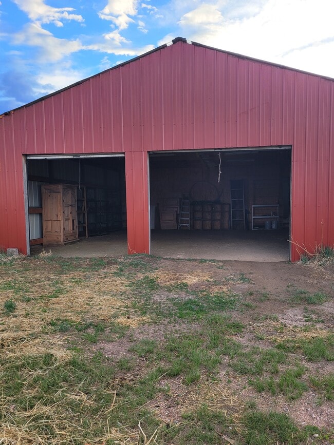 Building Photo - 11665 Blaney Rd S