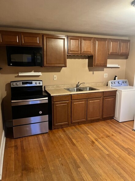 Building Photo - 35 Woodruff St