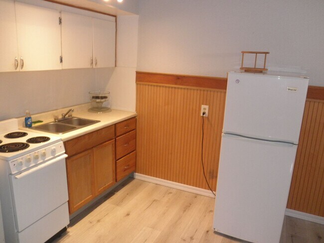 Building Photo - Convenient to West Salem shopping