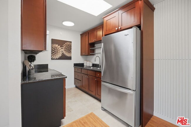 Building Photo - 340 N La Fayette Park Pl