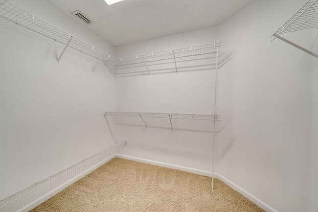 Building Photo - 558 Stonemont Dr