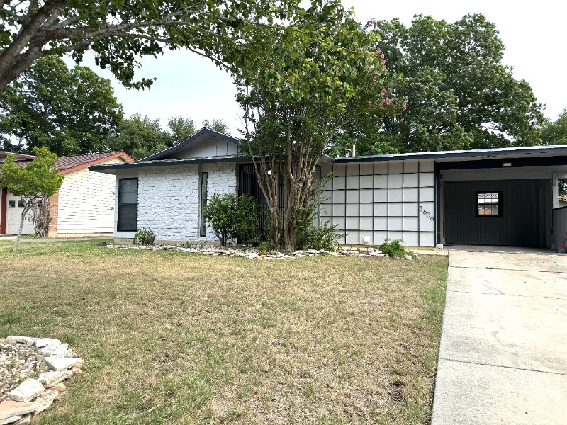 Building Photo - 3606 Versailles Dr