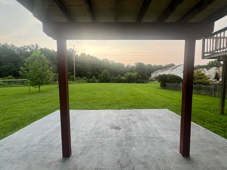 Building Photo - 8 Dolmen Ln