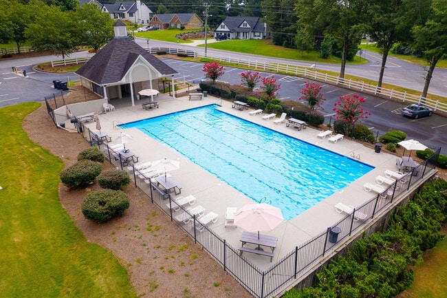 Building Photo - 630 Georgian Hills Dr