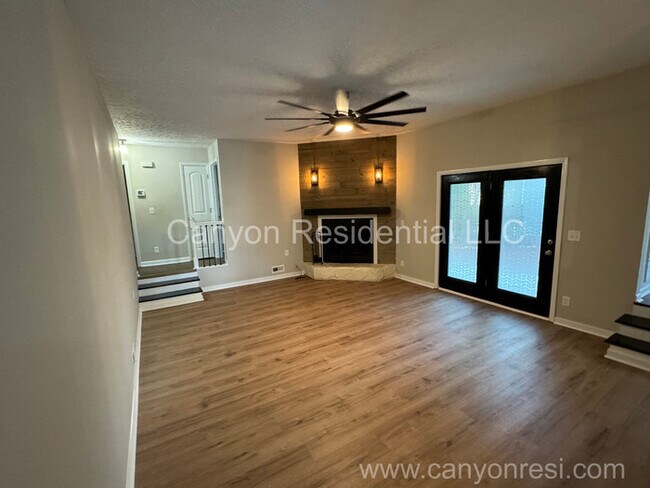 Building Photo - 7104 Old Castle Dr