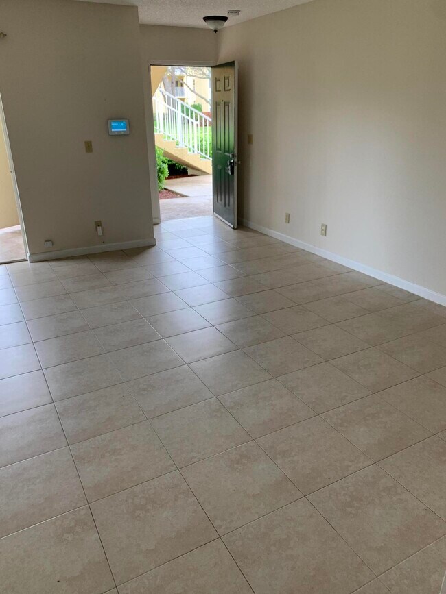 Building Photo - 6340 La Costa Dr