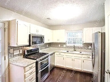 Building Photo - 2073 Upland Dr