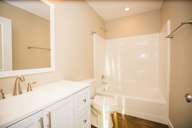 Building Photo - Charming 3 Bedroom, 2 Bath Home in Hilltop...