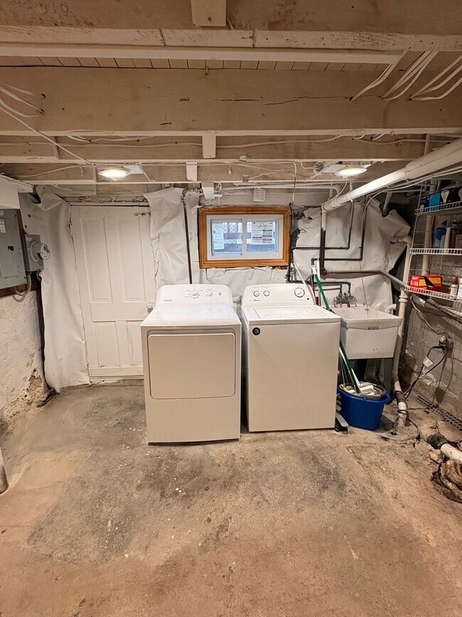 Building Photo - Gorgeous Hampden 2bd/2ba w/ Fin Bsmt, W/D, A/C and more! Available 5/1