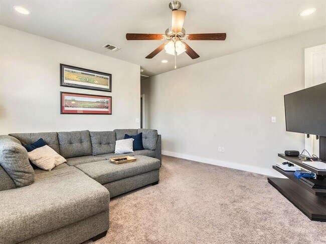 Building Photo - Inviting 4/BR 2.5/BA Home in Austin