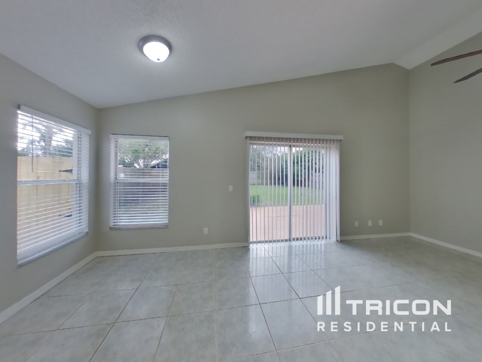 Building Photo - 2355 Island Club Way