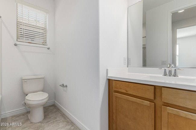 Building Photo - 10162 W Amelia Ave