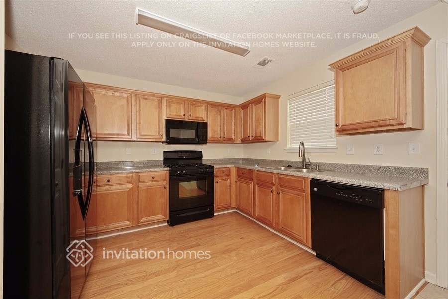 Building Photo - 104 Hidden Creek Dr