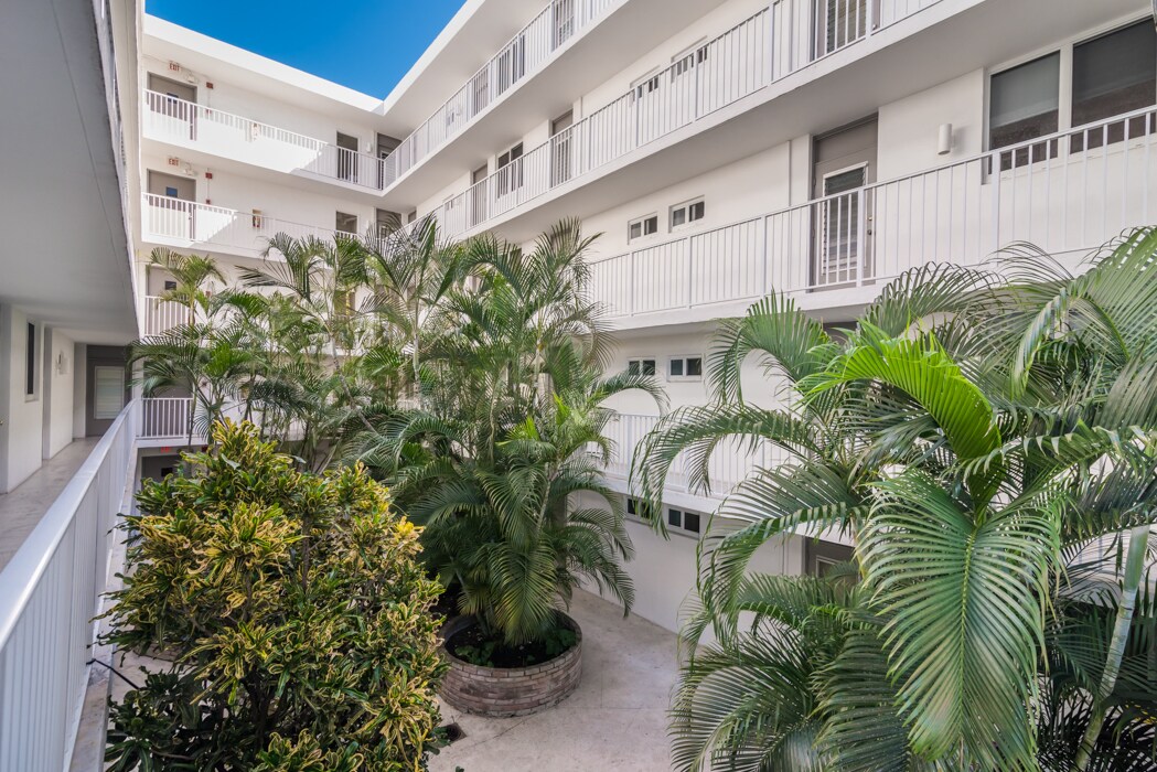 Building Photo - 1670 Bay Rd