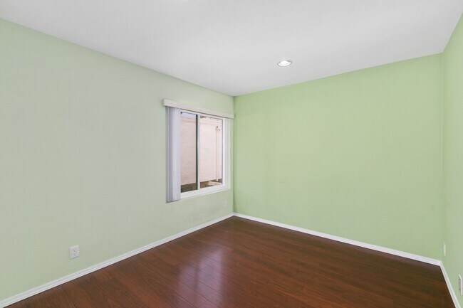 Building Photo - Woodlands South - La Jolla Townhome