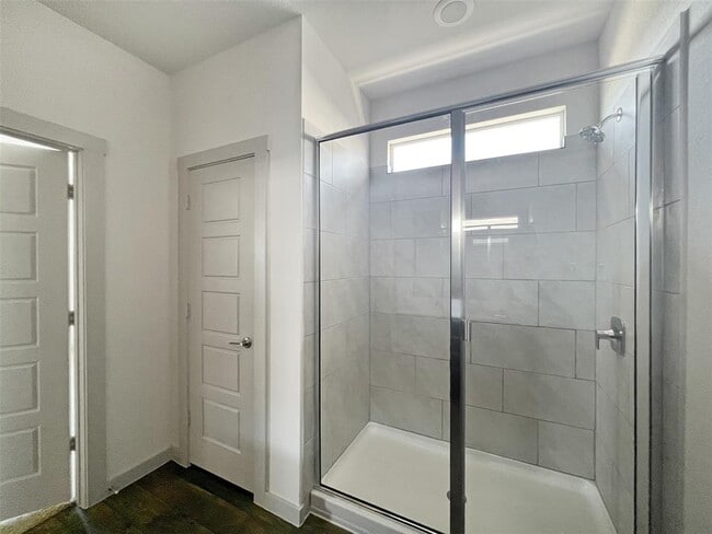 Building Photo - 4609 Tully Dr