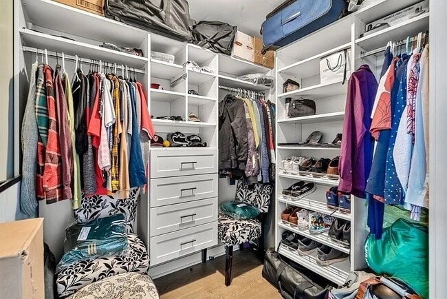 Building Photo - 130 John St