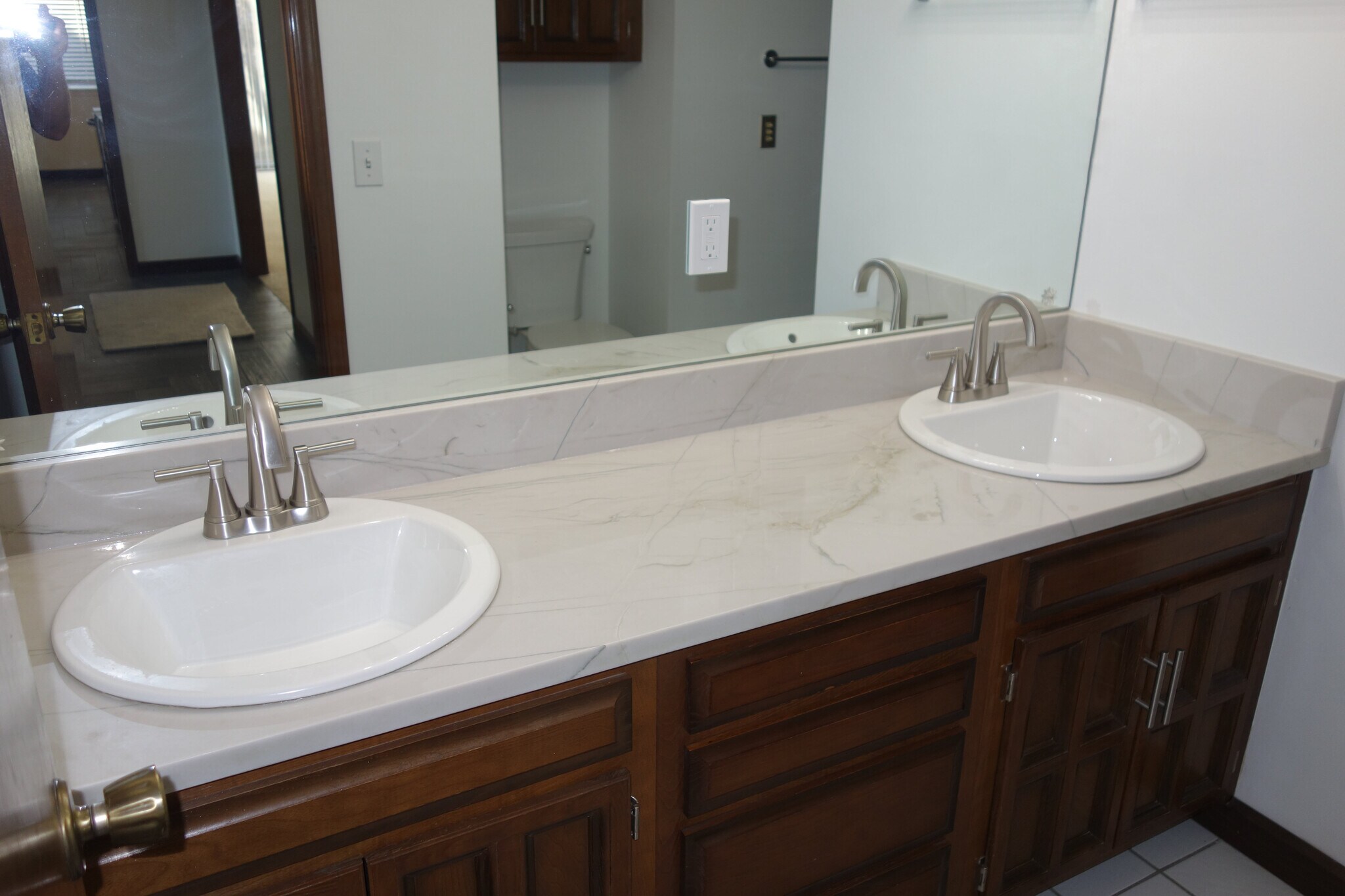 Shared bathroom with double sinks - 3324 E 73rd St