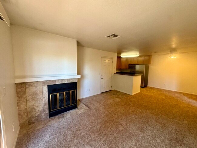 Building Photo - Charming 1 bedroom, 1 bathroom condo in Sacramento