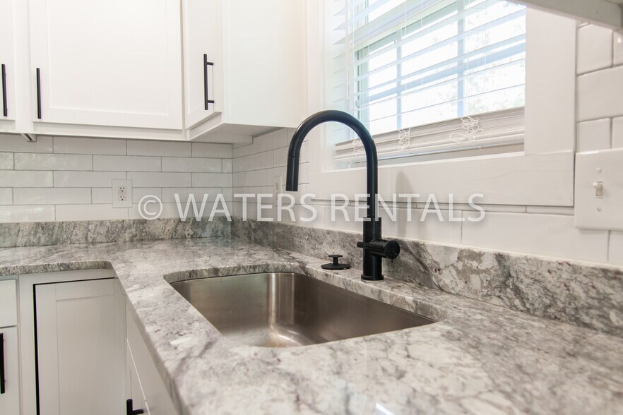 Building Photo - 156 Soren Ln