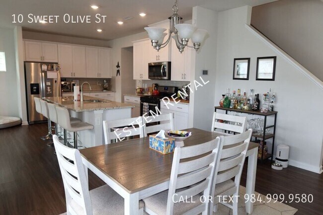 Building Photo - 10 Sweet Olive St