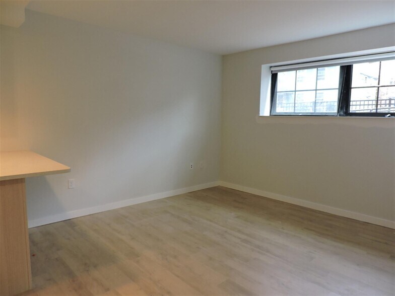 Building Photo - 13 Soden St