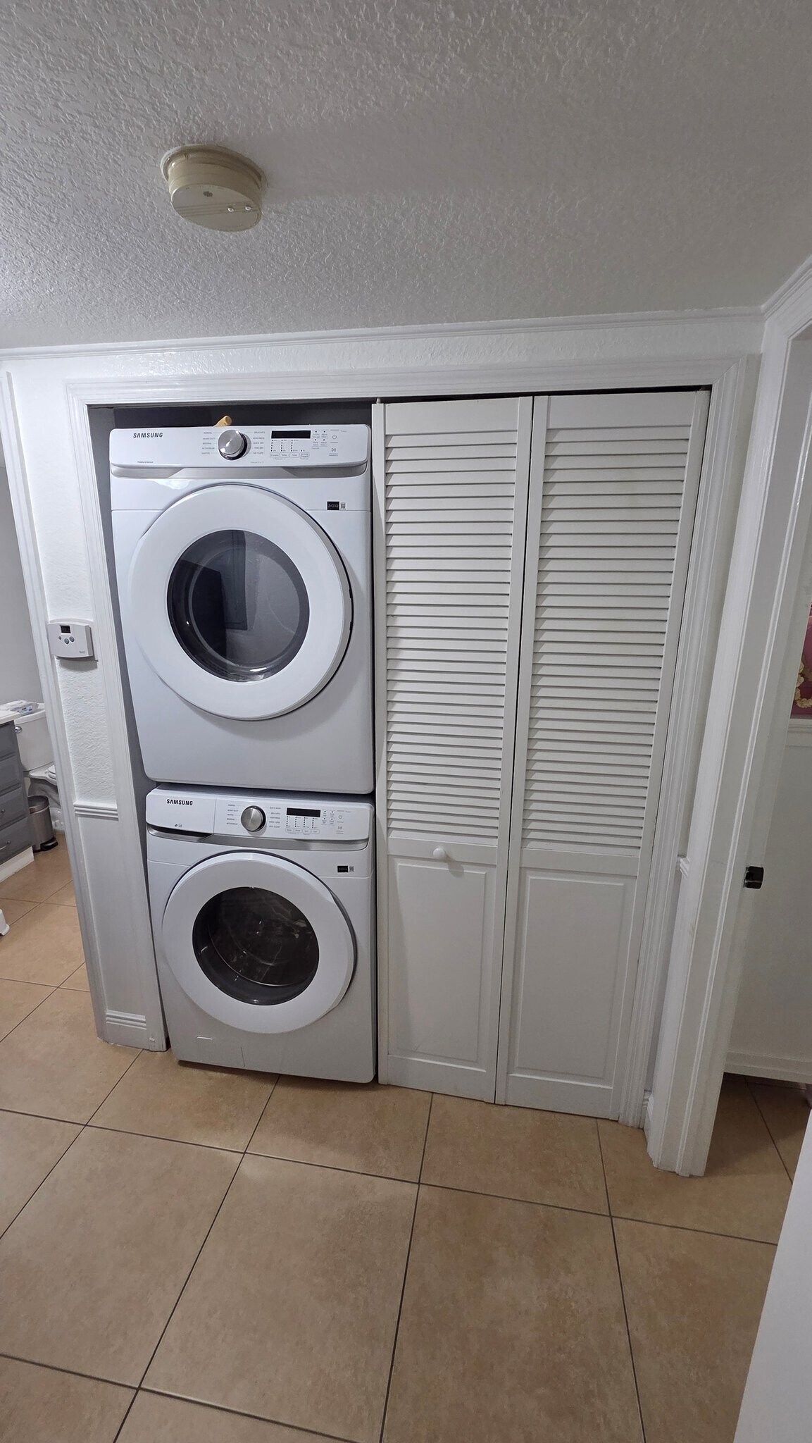 Building Photo - 21 E 3rd St