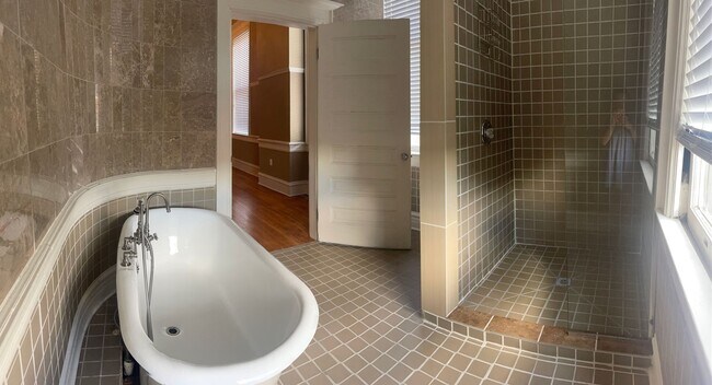 Building Photo - 1025 Church St