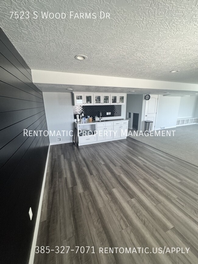 Building Photo - 7523 Wood Farms Dr