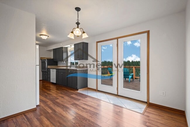 Building Photo - Post Falls Riverfront Home!