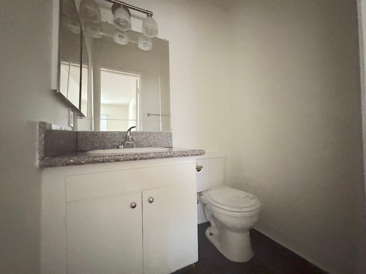 Building Photo - 447 W Elk Ave