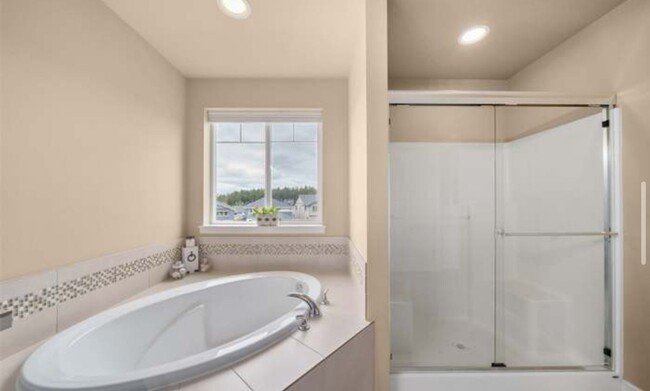 Building Photo - Teheleh Welcomes You Home to This 5 Bed Be...