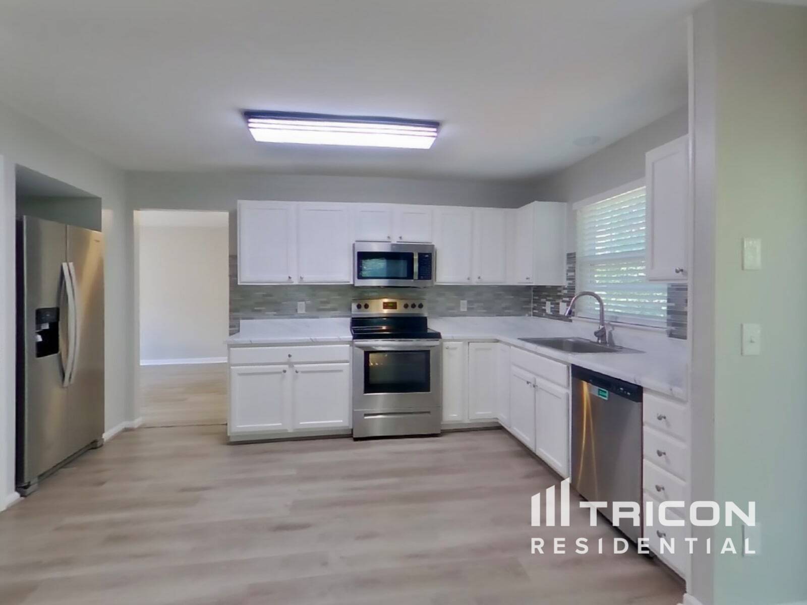 Building Photo - 2536 Bayview Dr