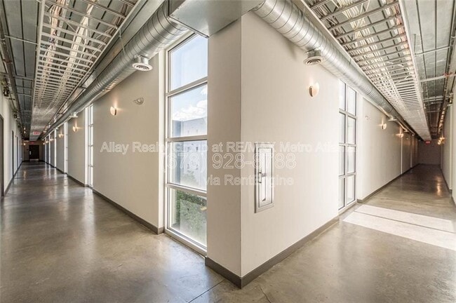 Building Photo - 620 Glen Iris Dr NE