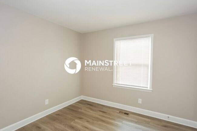 Building Photo - 4 Bedroom Pet-Friendly Home in Charlotte, NC with Main Street Renewal